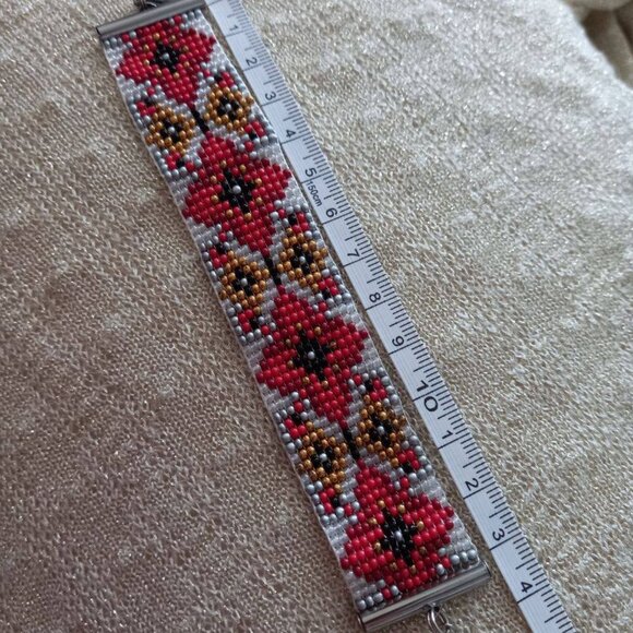 Handmade Beaded Bracelet | Flowers Motif - Picture 4 of 7